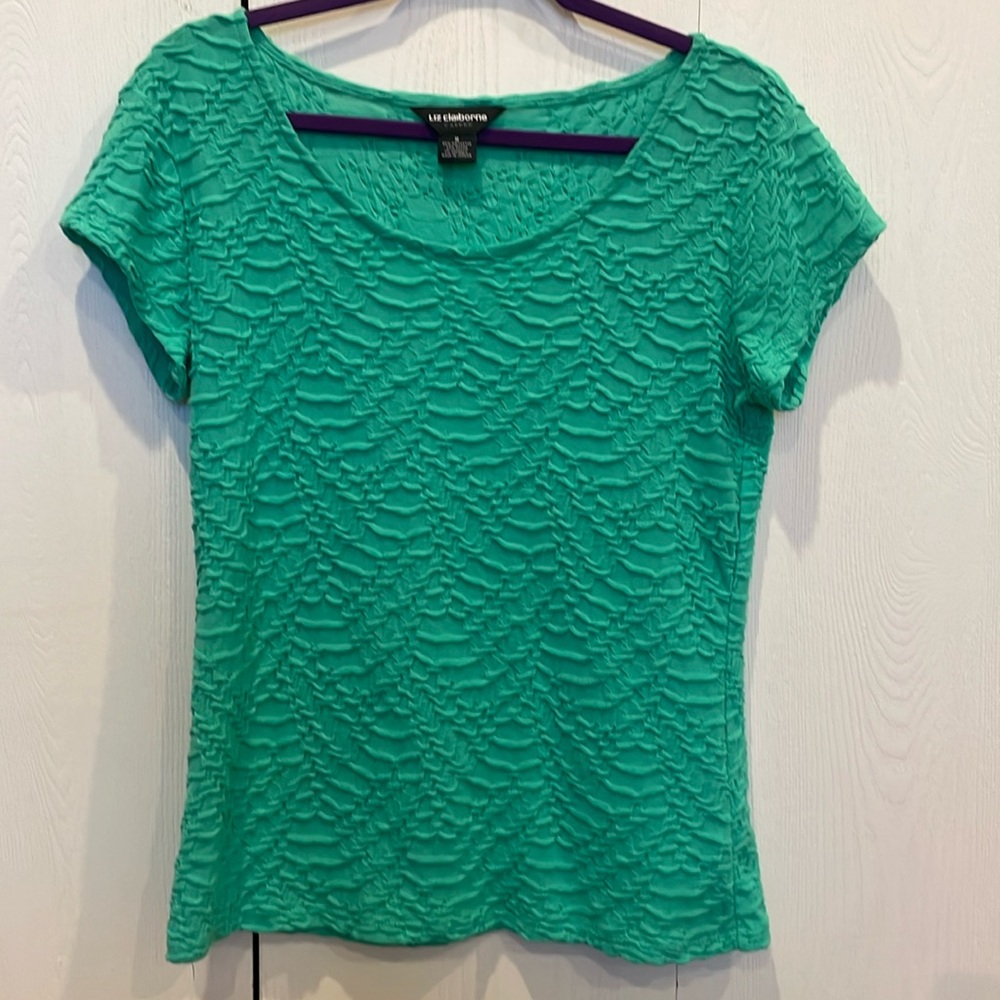 Liz Claiborne women’s size M textured short sleeve tee